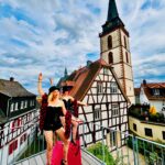 Burlesque Tänzerinnen der Band Evas Apfel posen in Oberursel