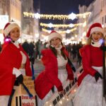 Die Drei Musikerinnen verwöhnen die Besucher des Weihnachtsmarkts in Coburg mit Weihnachtsmusik und Wiehnachtsklassikern