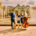 das Trio mit viel Ladypower, mit Gitarre, Snare Drum und Kontrabass im Palmengarten Frankfurt