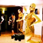 Saxophonistin bei einem golden 20s event mit Artistinnen in Berlin